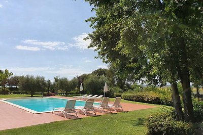 Immersed in a wide Italian-style meadow with ...