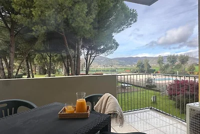 4-Person Coastal Apartment near Tuscany