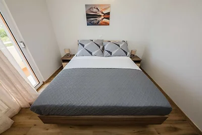 Küstenwohnung in Sibenik-Brodarica