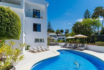 Elegant Villa with sea Views & Pool Marbella