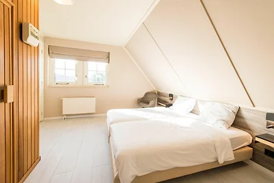 Reetgedeckte Villa mit Spülmaschine, in einem...