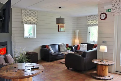 Geräumiges Ferienhaus in Rendeux mit Sauna