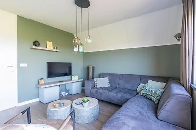 Smaakvol en modern ingerichte 6 persoons...