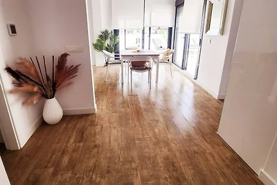 Modernes Ferienhaus mit Terrasse