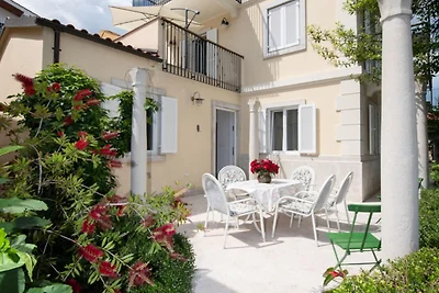 Elegant Lovran Apartment with Sea view - Two ...