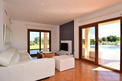 Villa in Muro met zwembad en jacuzzi