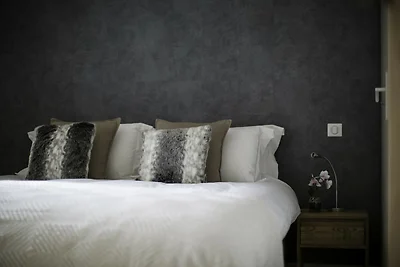 Cosy Central Apartment with Terrace