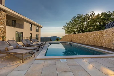 Villa in Crikvenica mit Schwimmbecken