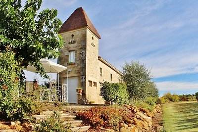 Renovated dovecot with pool, in the vineyards...