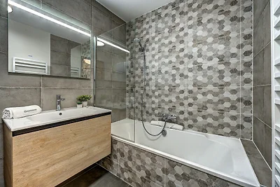 Modern 3 Bed 2 Bath Apt Close to Chamonix...