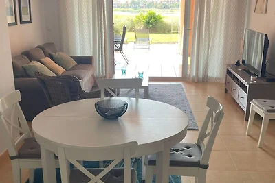 Modernes Apartment im Golfresort mit Pool