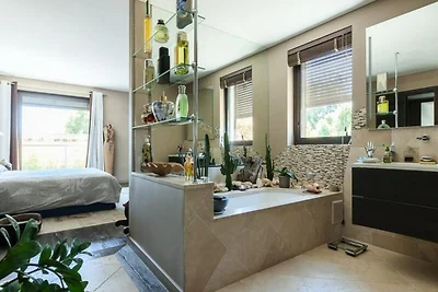 Villa in Juan-les-Pins mit Pool und Whirlpool