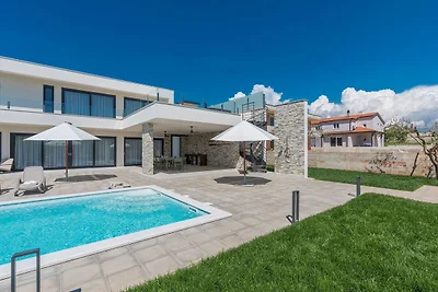 Modernes Ferienhaus in Novigrad mit...