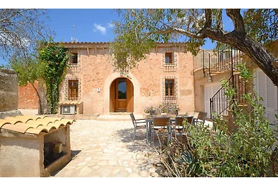 Huis in Mallorcaanse stijl met zwembad