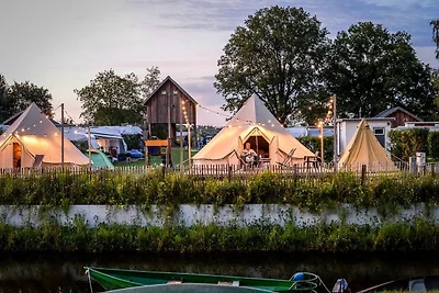 Zuna Bell Zelt in der Nähe des Flusses Regge