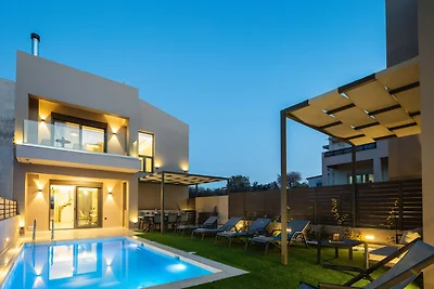 6-Bed Panormo Beachside Oasis