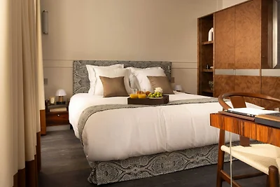 Palais Bourbon Hotel – Zimmer 15 – 2P –...