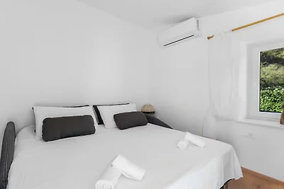 Ruhiges Ferienhaus in der Nähe von Baška