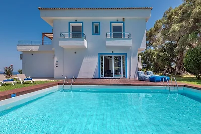 Beautiful 5bedroom villa big pool, close to...