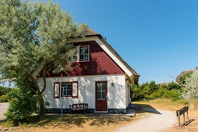 Strohgedeckte Villa mit Geschirrspüler, 1,5 k...