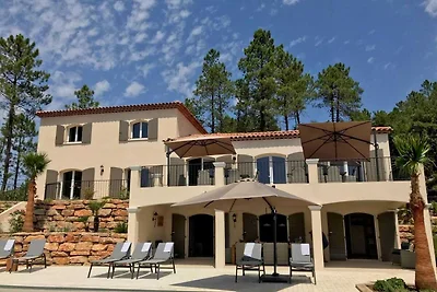 Villa a Le Plan-de-la-Tour con piscina