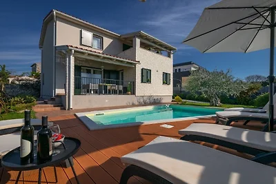 Villa en Krnica con piscina