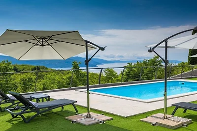 Villa in Brsec mit Schwimmbecken