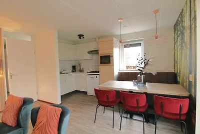 Moderner Bungalow mit überdachter Terrasse, i...