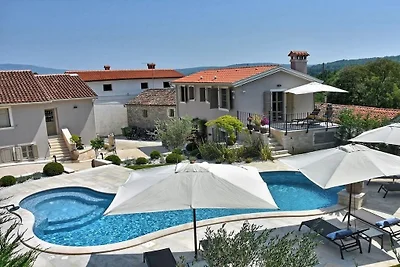 Ferienhaus in POTPIĆAN mit Schwimmbecken