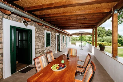 Spaziosa casa vacanze con piscina a Kakma