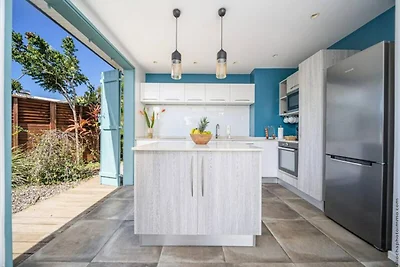 Villa in Gros Raisin in der Nähe eines atembe...