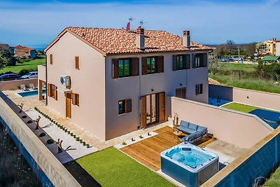 Familienvilla mit Pool, Wellness