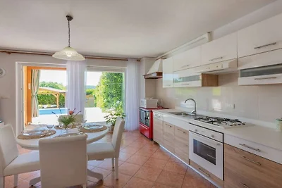 Villa in Kršan mit Schwimmbecken