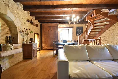 Modernes Ferienhaus in Besse mit Swimmingpool