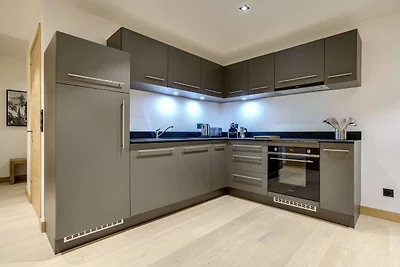 Spacious Apartment with Balconies beside Ski...