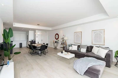 Elegant 2-Bed Apartment | Alcazaba Lagoon...