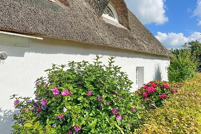 Incantevole cottage dal tetto di paglia a...