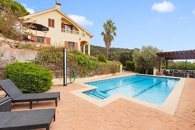 Moderne Villa in Tordera mit privatem Pool