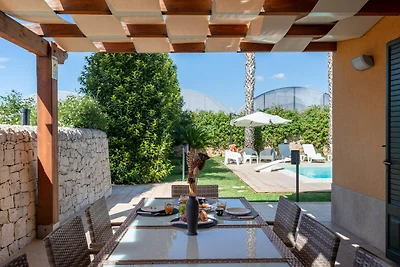Geräumige Küstenvilla mit Pool in Scicli