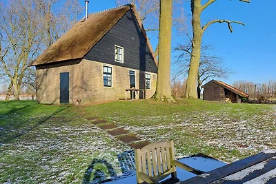 Ferienhaus in Drimmelen mit Garten