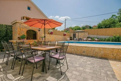 Katarina mit Pool & traumhaftem Blick