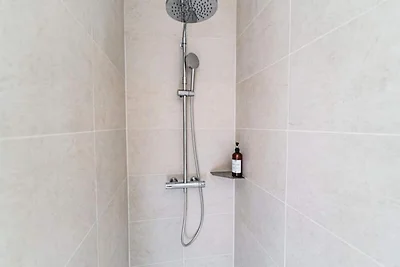 Helle, 60 m² große Wohnung am rechten Ufer