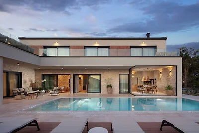 Luxusvilla mit beheiztem Infinity-Pool und...