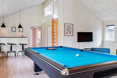 18 Personen Ferienhaus in Væggerløse