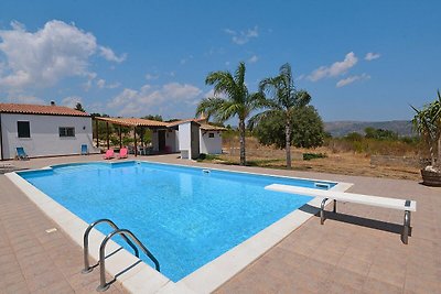 Ferienhaus mit Privatpool, Floridia
