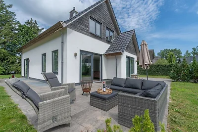 Geräumige und helle Ferienvilla für 10...