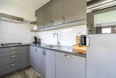 Charmante Villa am Wasser mit Sonnendusche