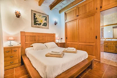 Villa mallorquina contemporánea para 6...