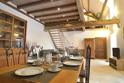 Moderna casa vacanze a Senzeille con giardino