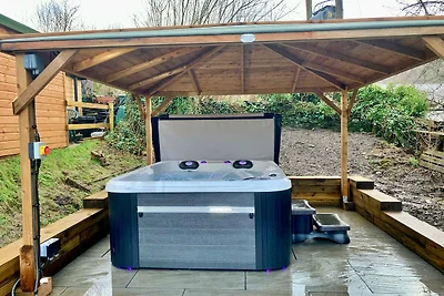 Luxuriöses Ferienhaus mit Whirlpool und Aussi...